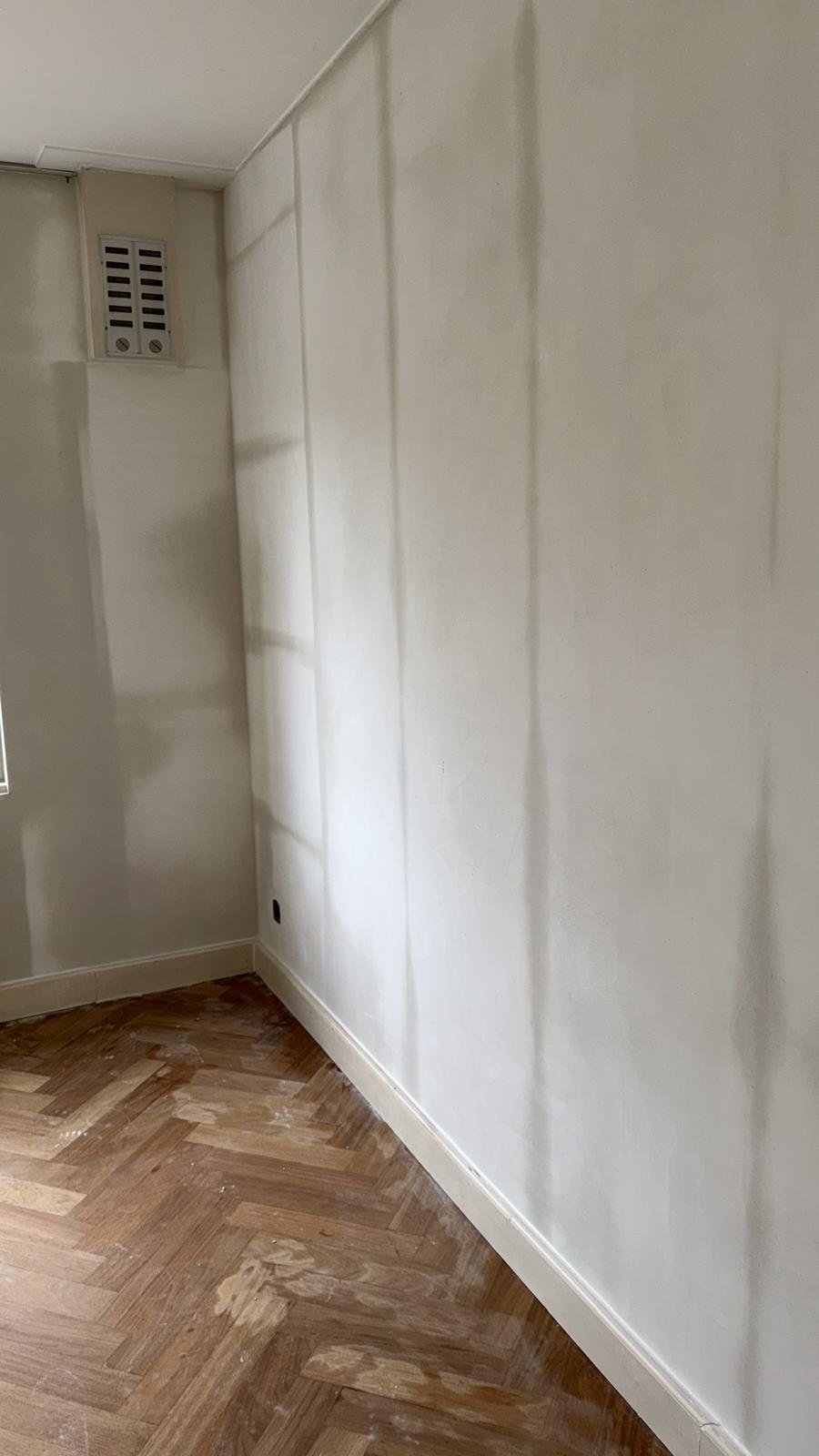 Nieuwe tussenmuur afgewerkt en klaar om te schilderen, klus door Klussen Fixer